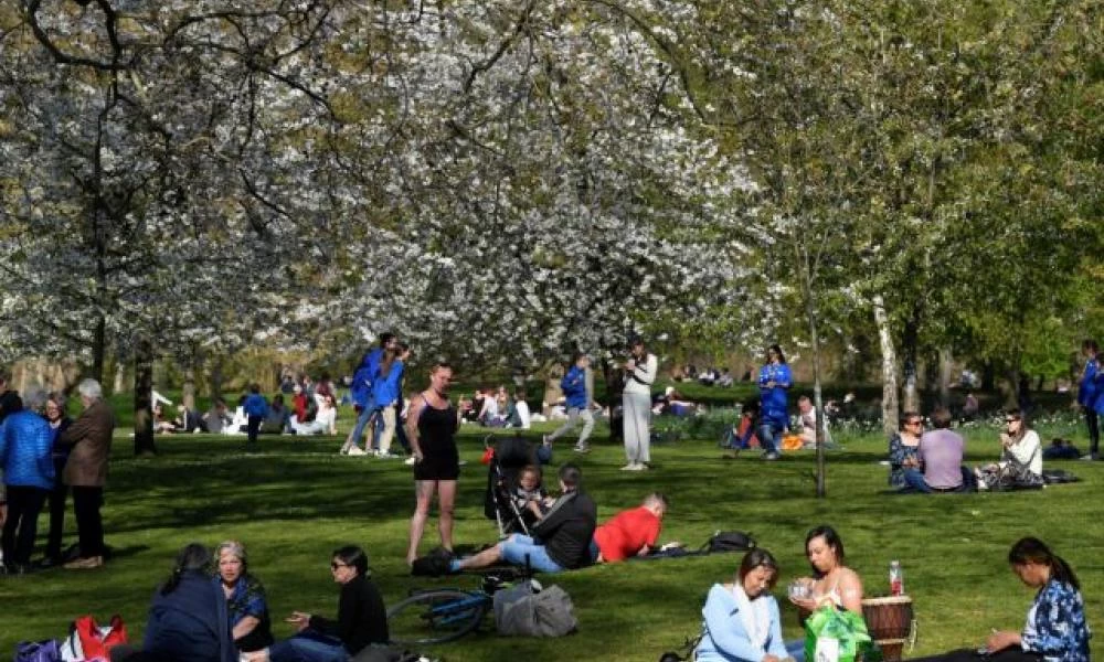 Βρετανία: Χαλαρώνουν και άλλο τα μέτρα